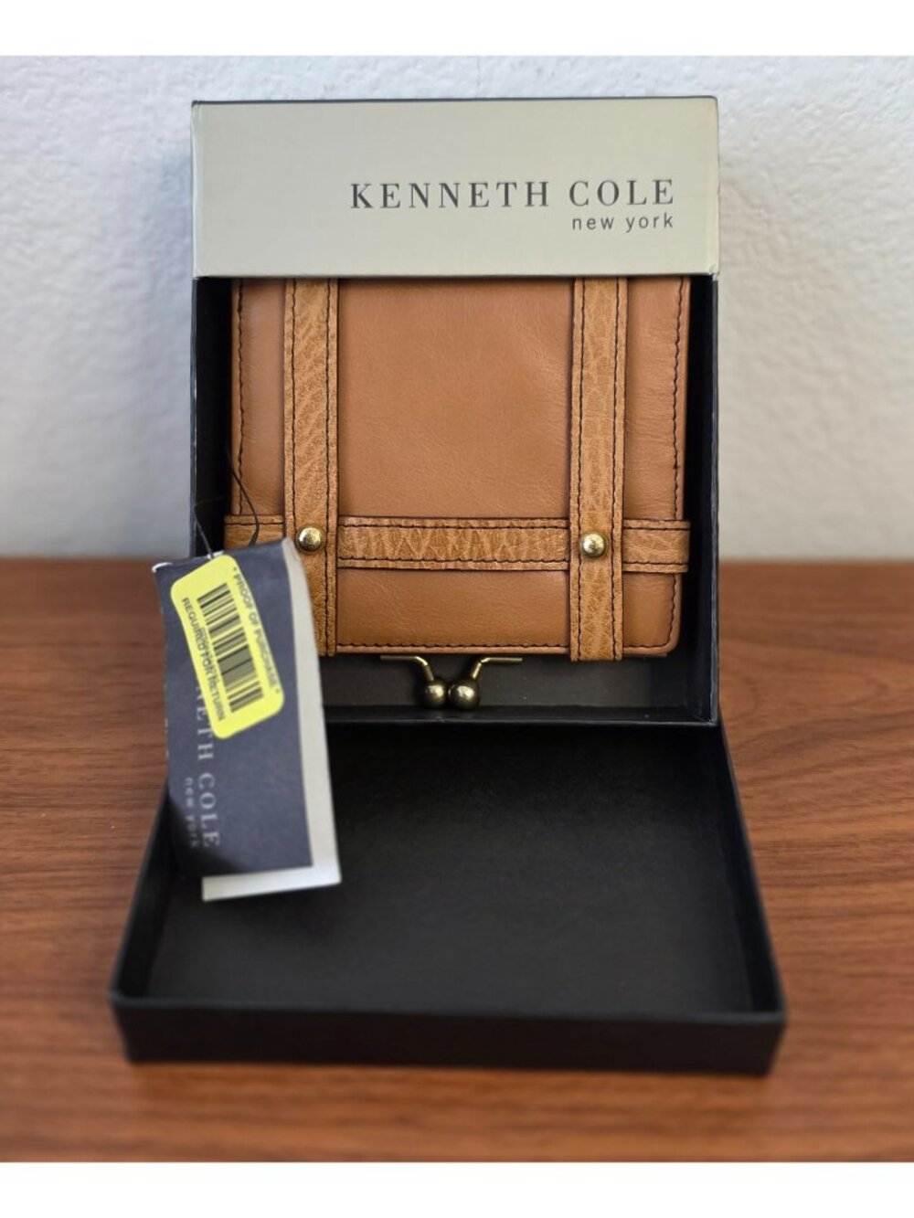 NWT Kenneth Cole NY Tan Genuine Leather Bifold Wallet w/ Snap & Kisslock Closure